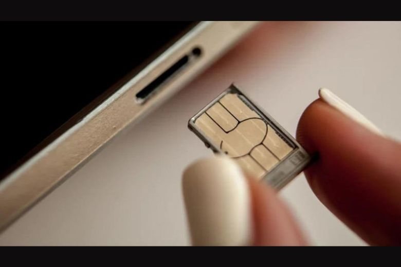 hướng dẫn lắp thẻ SIM cho Galaxy S23 bước 3