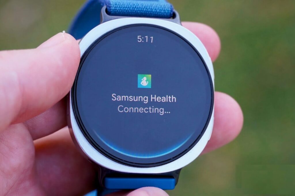 Samsung phân vai: Wearable kết nối, Health theo dõi, SmartThings Find định vị.