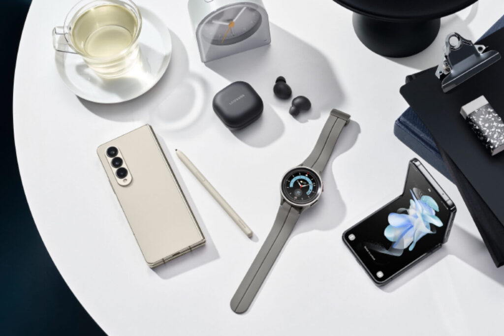 Galaxy Wearable hỗ trợ đồng hồ, tai nghe và thiết bị sức khỏe.