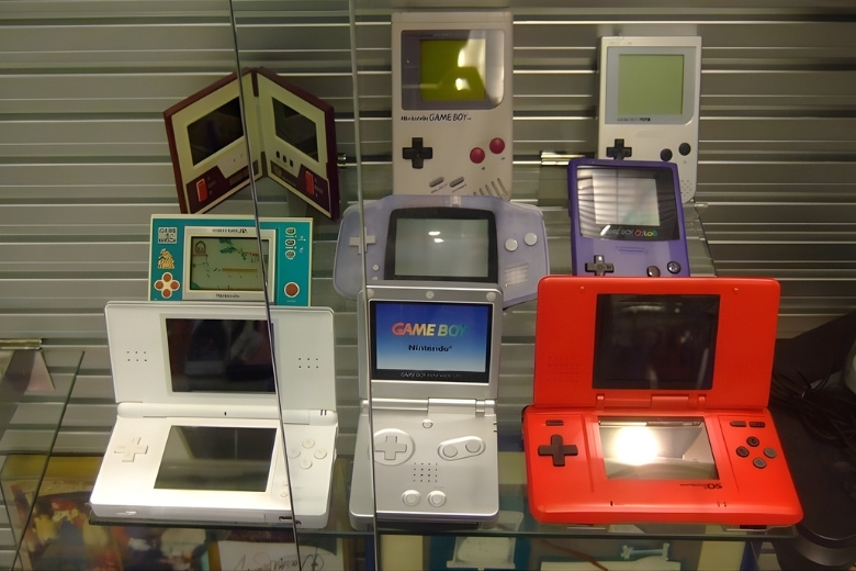 Máy Chơi Game Console: Khám Phá Thế Giới Giải Trí Điện Tử Lịch sử phát triển máy chơi game console