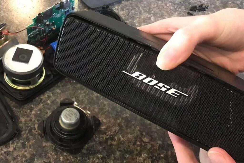 Loa Bose của nước nào? Xuất xứ thương hiệu âm thanh huyền thoại từ Mỹ Phân biệt loa Bose thật giả qua độ hoàn thiện ngoại quan và kiểm tra Serial Number 17