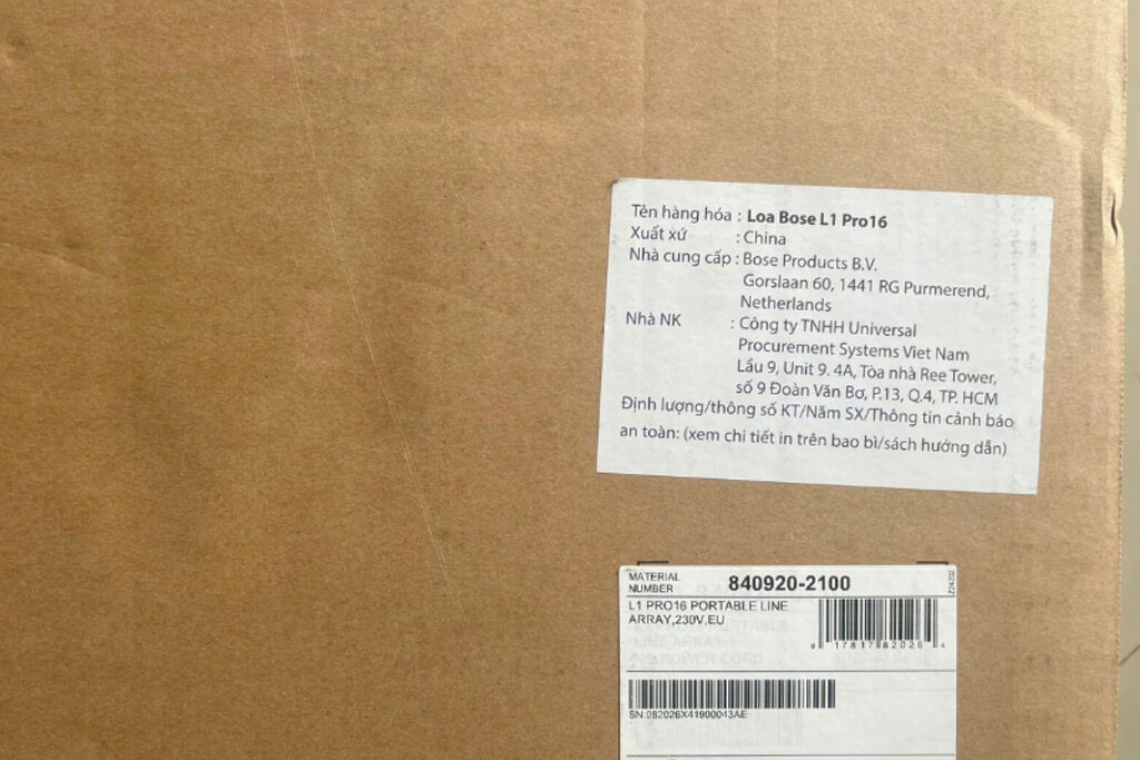 Loa Bose của nước nào? Xuất xứ thương hiệu âm thanh huyền thoại từ Mỹ Bose vận hành mô hình sản xuất đa quốc gia với nhà máy tại Mỹ, Mexico, Malaysia và Trung Quốc để tối ưu chi phí và logistics.