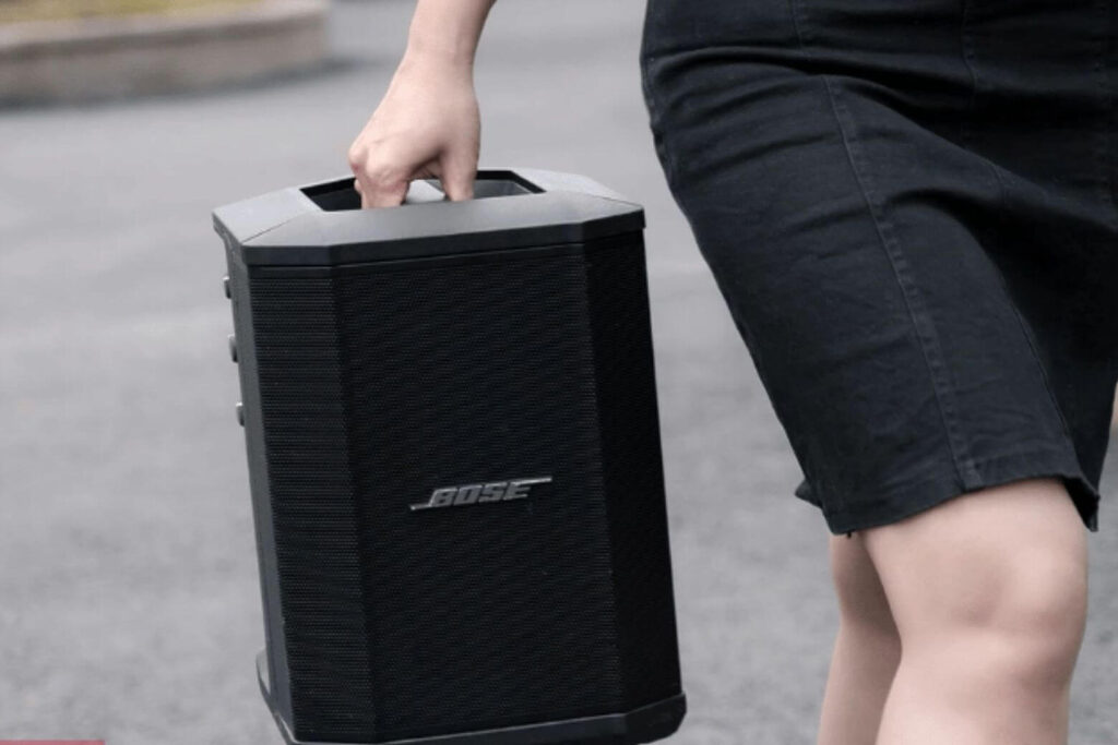 Loa Bose của nước nào? Xuất xứ thương hiệu âm thanh huyền thoại từ Mỹ Bose tiên phong với công nghệ chống ồn chủ động ANC và loa đa hướng 360 độ, định hình chuẩn mực âm thanh cao cấp.