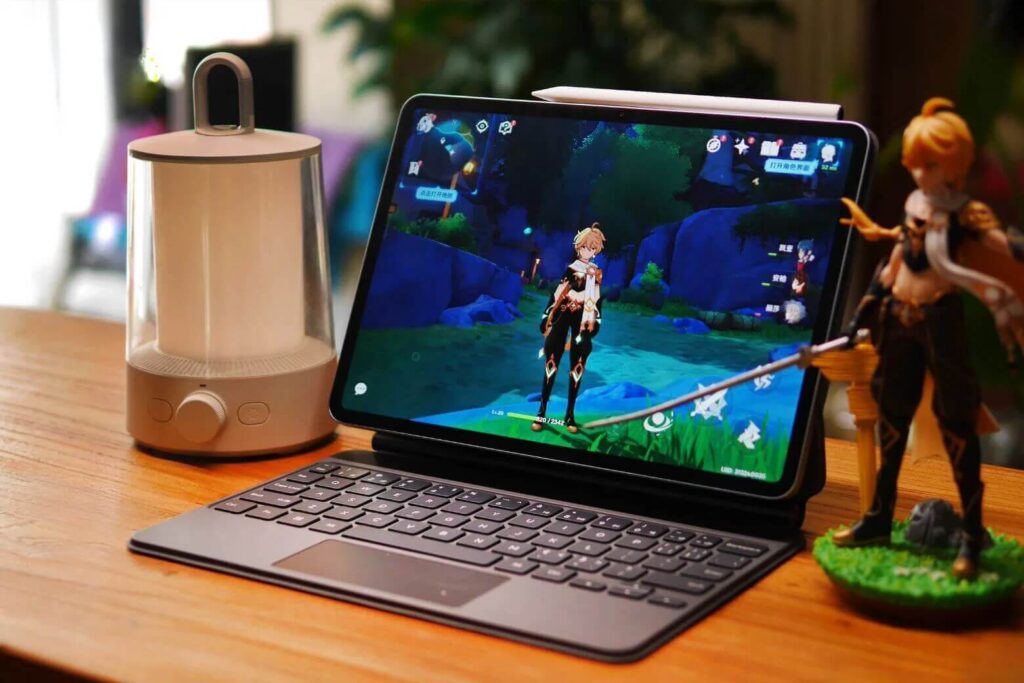 So sánh chi tiết giữa Xiaomi Pad 8 Pro và Pad 7 Pro Pad 8 Pro cải thiện trải nghiệm cầm nắm với thiết kế mỏng nhẹ hơn, trọng lượng tối ưu
