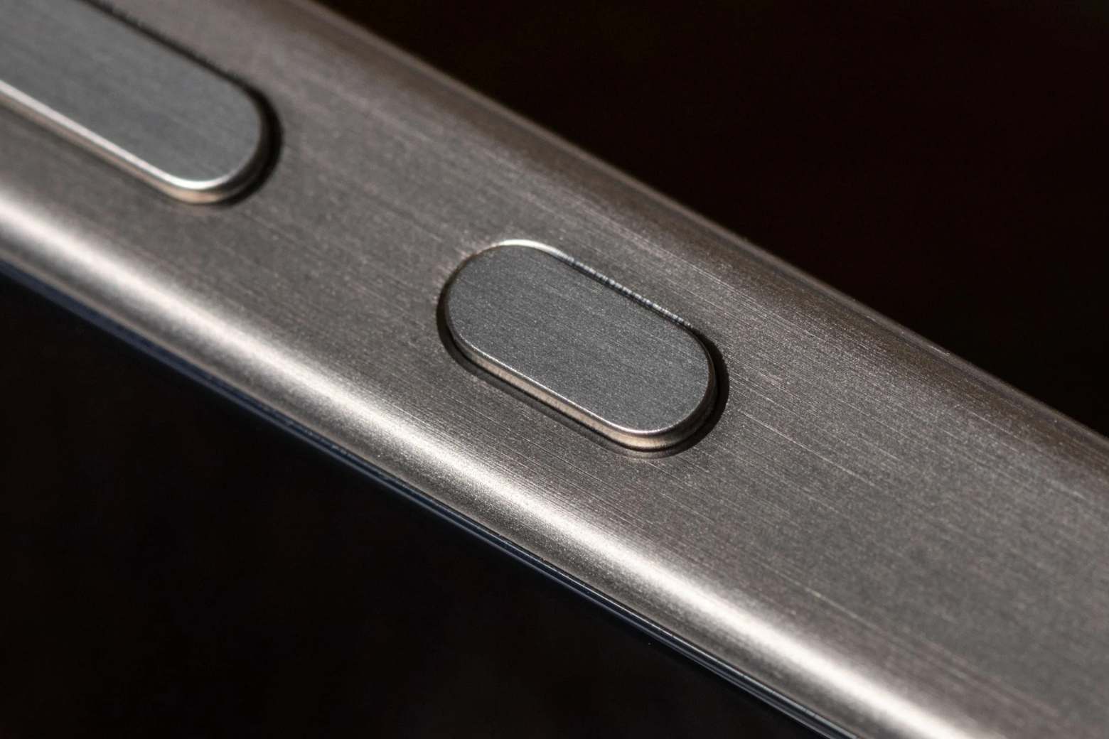 titanium là gì so sánh trọng lượng thép